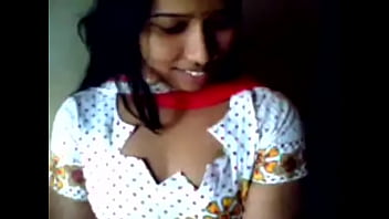Tamil Hottie Flaunting Her Luscious Tits On Display