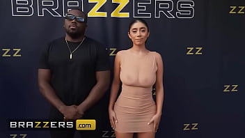 Violet Myers Flashes Her Filthy Pink Starfish For The Paparazzi