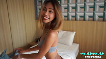 Slim Bangkok Thai Babe Gets Pounded And Stuffed Full Of Dick On Tuktuk Patrol