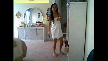 Indonesian Cam Slut’s Live Show For 6 Viewers