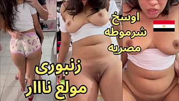 فيديو هدير المتهيجة وهي تئن كالزنبور تحت وطأة المتعة، شرموطة ملبنة تتلوى بشهوة في مشهد عربي ناري