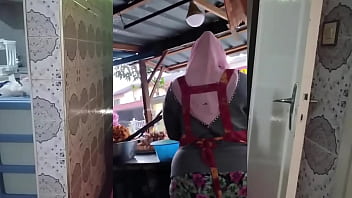 Voluptuous Indonesian Muslim Mommy With Curves
