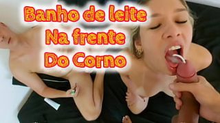Encharcada De Leite Na Frente Do Corno – Se Afogando Em Torrentes De Porra