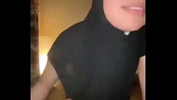 Merasakan Sensasi Memek Sempit Dengan Kontol Gede Di Balik Jilbab