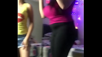 Sizzling Indo Selebgram’s Seductive Dance Moves
