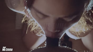 Istri Selingkuhku Yang Seksi Menggoda Temanku Dengan Mulut Panasnya, Menghisap Kontolnya Hingga Ia Memuntahkan Sperma Yang Ia Telan Dengan Nikmat.