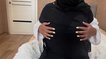 Bare And Bold: Jasmine, The Arab Milf, Flaunts Her Panty-free Pussy