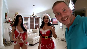 A Christmas Fuck Fest With Rebeca Linares And Abella Anderson’s Juicy Bubble Butts