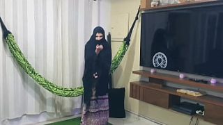Pale Arab Beauty With A Pretty Pink Pussy Gets A Sensual Desi Massage