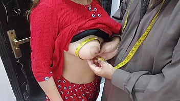 Desi Village Wife’s Tight Asshole Gets Pounded Raw By The Tailor In Exchange For Stitching Her Clothes, Moaning In Clear Hindi
