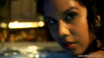 Exotic Indian Temptress Moves Her Hips In Hypnotic Rhythm