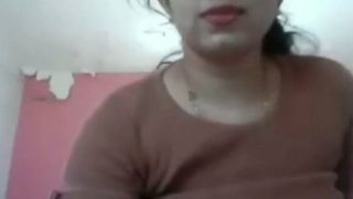 Naughty Mumbai Babe Strips Down For A Steamy Solo Show