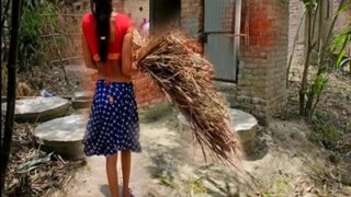 Daytime Toilet Tryst: A Bored Housewife Gets Naughty With The Neighbor
