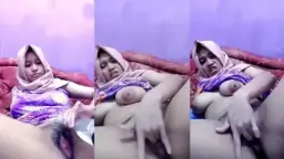 Hot Hijabi Babe Gets Off Solo