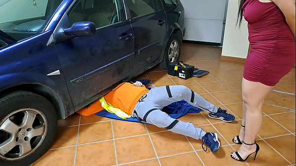 Horny Housewife Gets Her Pipes Serviced And Filled By The Mechanic