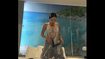 Hot Young Amateur Olivia Quinn Gets Naughty