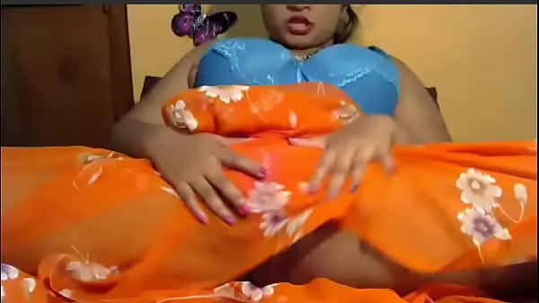 Desi Bhabhi’s Dripping Wet Pussy