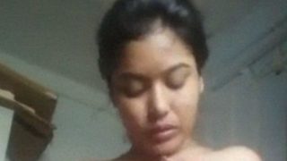 Curvy Desi Babe Teasing Her Plump Tits