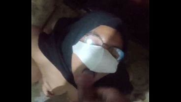 Indonesian Girl Fucks In The Bathroom While Drinking Piss