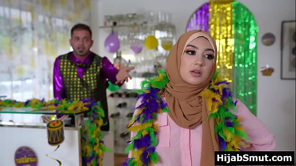 Innocent Muslim Maiden Explores Her First Intimate Encounter With Her Lover