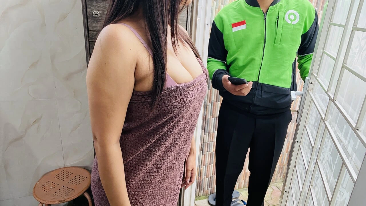 Savage Ride: Fucking A Go-jek Driver’s Tight Pussy And Perfect Tits