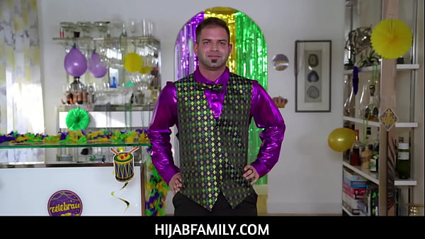 Hijab-clad Hottie Violet Gems Earns Her Beads Before Mastering Nicky’s Cock-sucking Skills