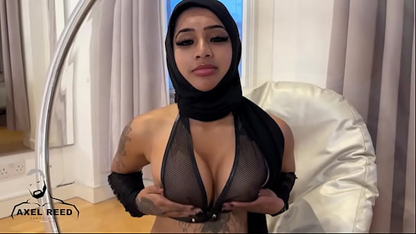Hijabi Arab Babe Gets Pounded Rough By A Ripped Stud