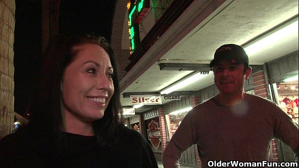 Sin City Milf Gets Railed In A Luxury Suite