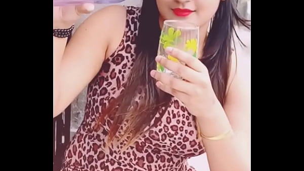 Indian Babe Spreading Her Legs Wide Open In A Hot X Pose
