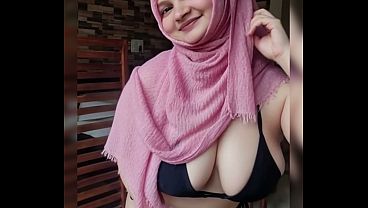 Watch My Hijabi Ass Shake In This Twerk Compilation