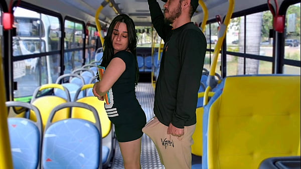 Estudante Sendo Esfregada No Busão Lotado, Tesão No Meio Da Galera!