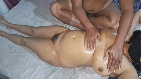 Desi Indian Horny Bhabhi Gets Fully Naked For A Hot Oil Rubdown