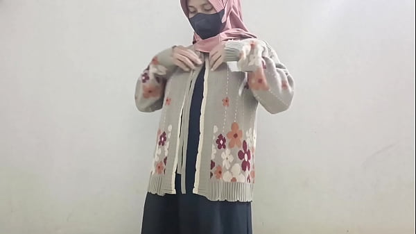 Gadis Hijab Main Mentimun Buat Colmek Sampai Basah