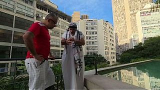 Sheik Árabe Veio Pro Brasil Na Copa, Ele E O Guia Pegaram As Torcedoras Gostosas Do Hotel, Levaram Pro Quarto E Meteram Sem Pena Até O Cuzinho Delas – Vídeo Completo No Red